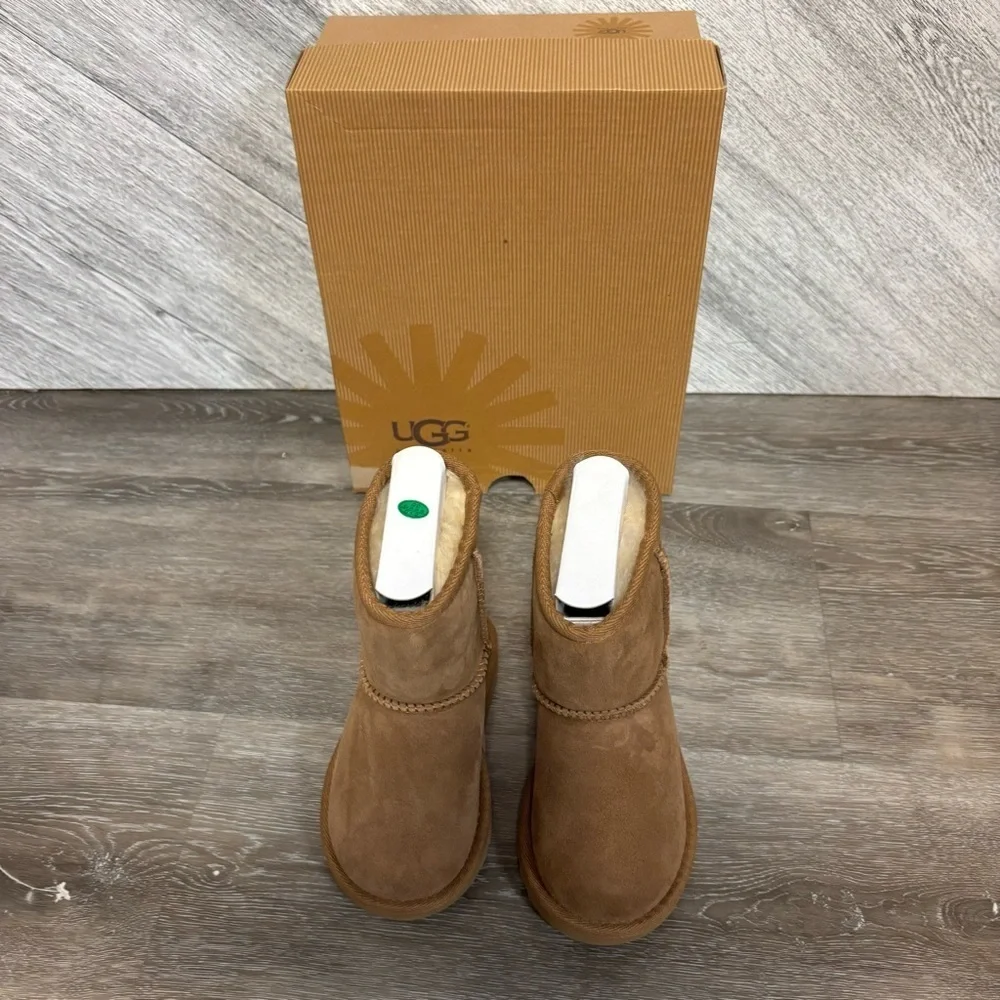 UGG Australia | Classic Sheepskin Boots In Chestnut Size 7 NEW Toddler Kids